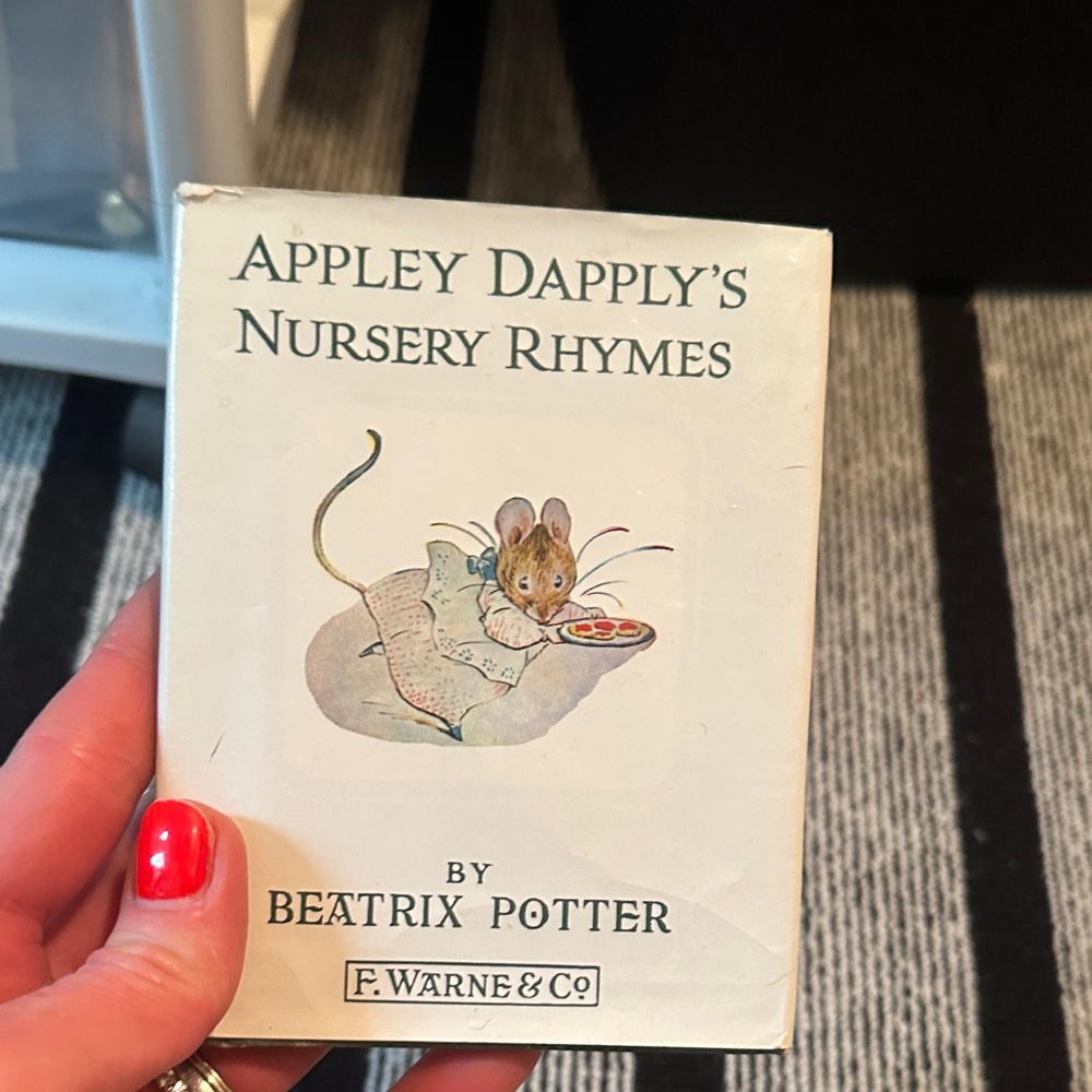 Appley Dapply's Nursery Rhymes Book